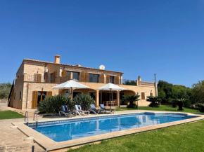 Villa with 50m2 pool close to Golf Vall dOr and Portocolom